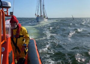 Auf Hoher See Rescue Sailing Boat Dk 300x213